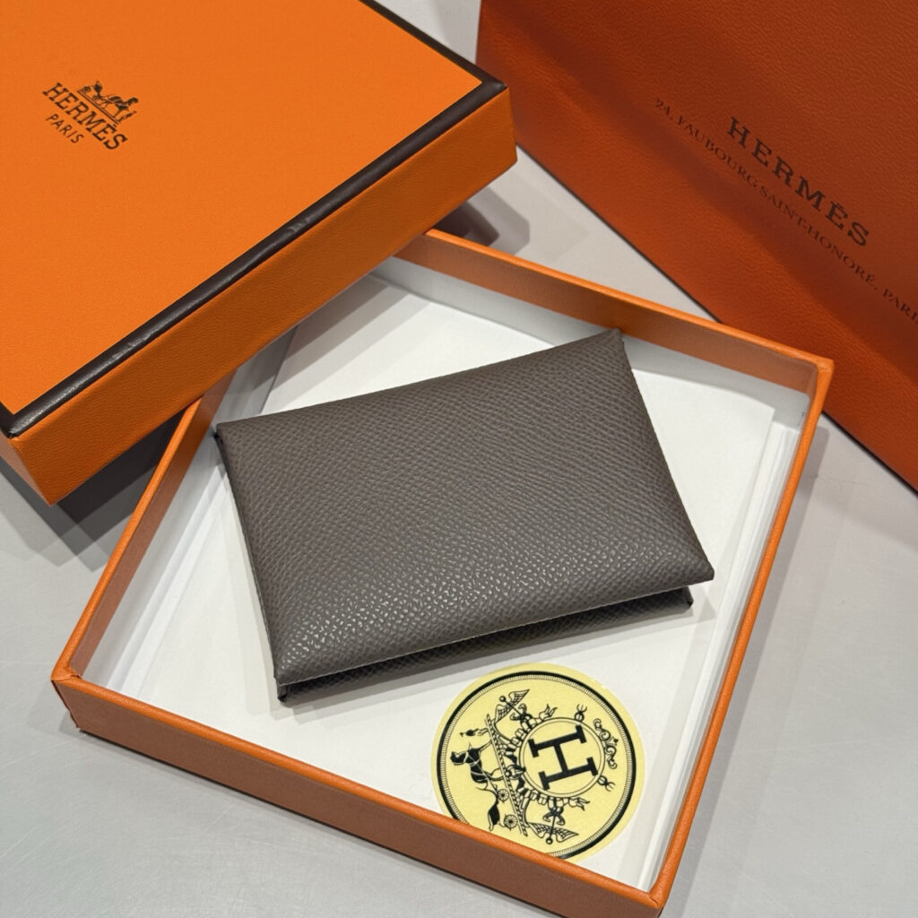 【限定新入荷】エルメス Calvi Duo 二層仕様カードケース「薄型収納」