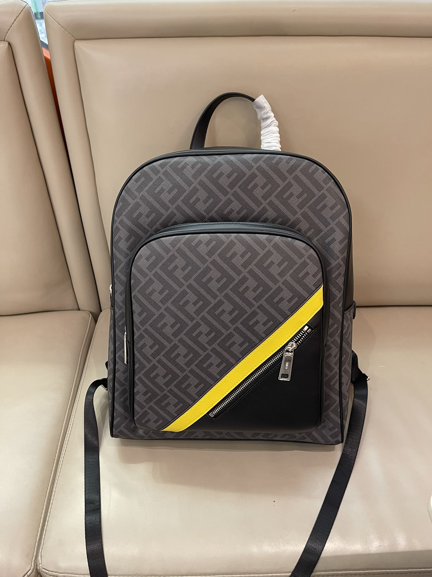 フェンディ「Fendi」ストライク メンズ バックパック