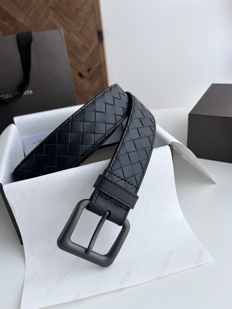 【ブランド品入庫】Bottega Veneta 上質素材ラグジュアリーベルト「全長約 100cm」