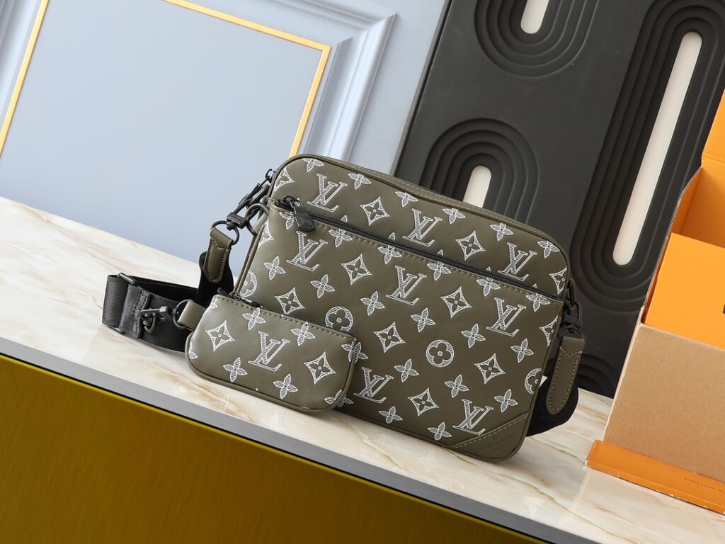ルイ・ヴィトン「Louis Vuitton」新作 Trio メッセンジャーバッグ
