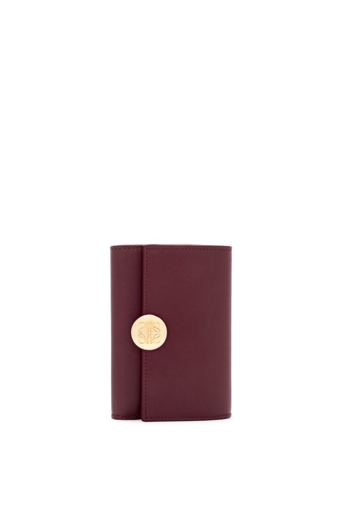 ロエベ「LOEWE」ぺブル バーティカル ウォレット スモール（シャイニーナパカーフ）