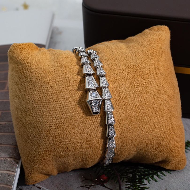 ブルガリ「Bvlgari」Serpenti シリーズ スネークブレスレット