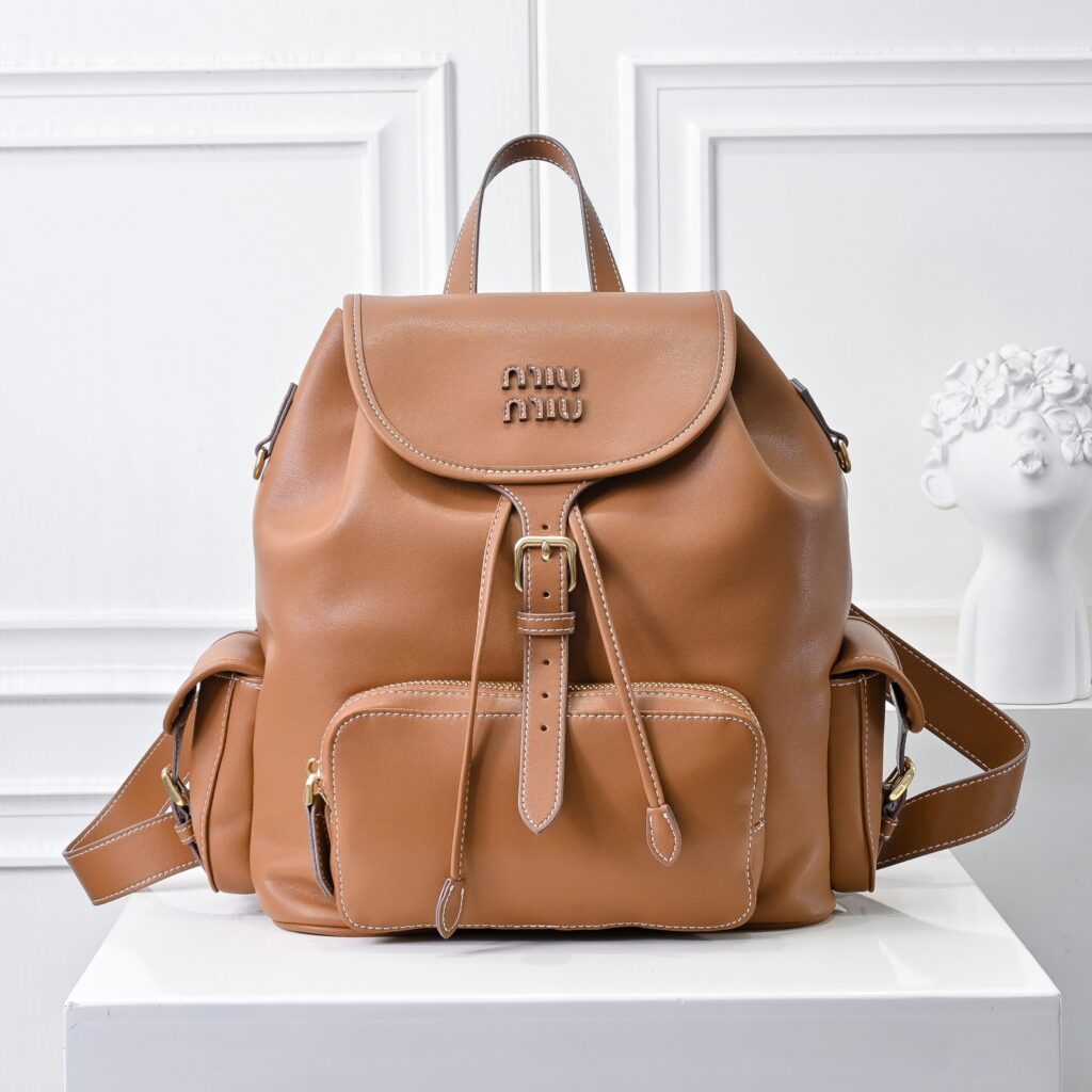 ミュウミュウ アルカディ レザー ラージバックパック「Arcadie Bag」