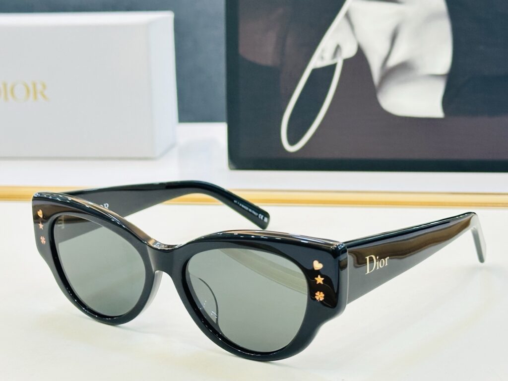 【注目新入荷】Dior フランス仕立てサングラス「ドライブ最適」