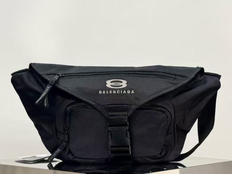 バレンシアガ「Balenciaga」TRIOMPHE ナイロン ウエストバッグ