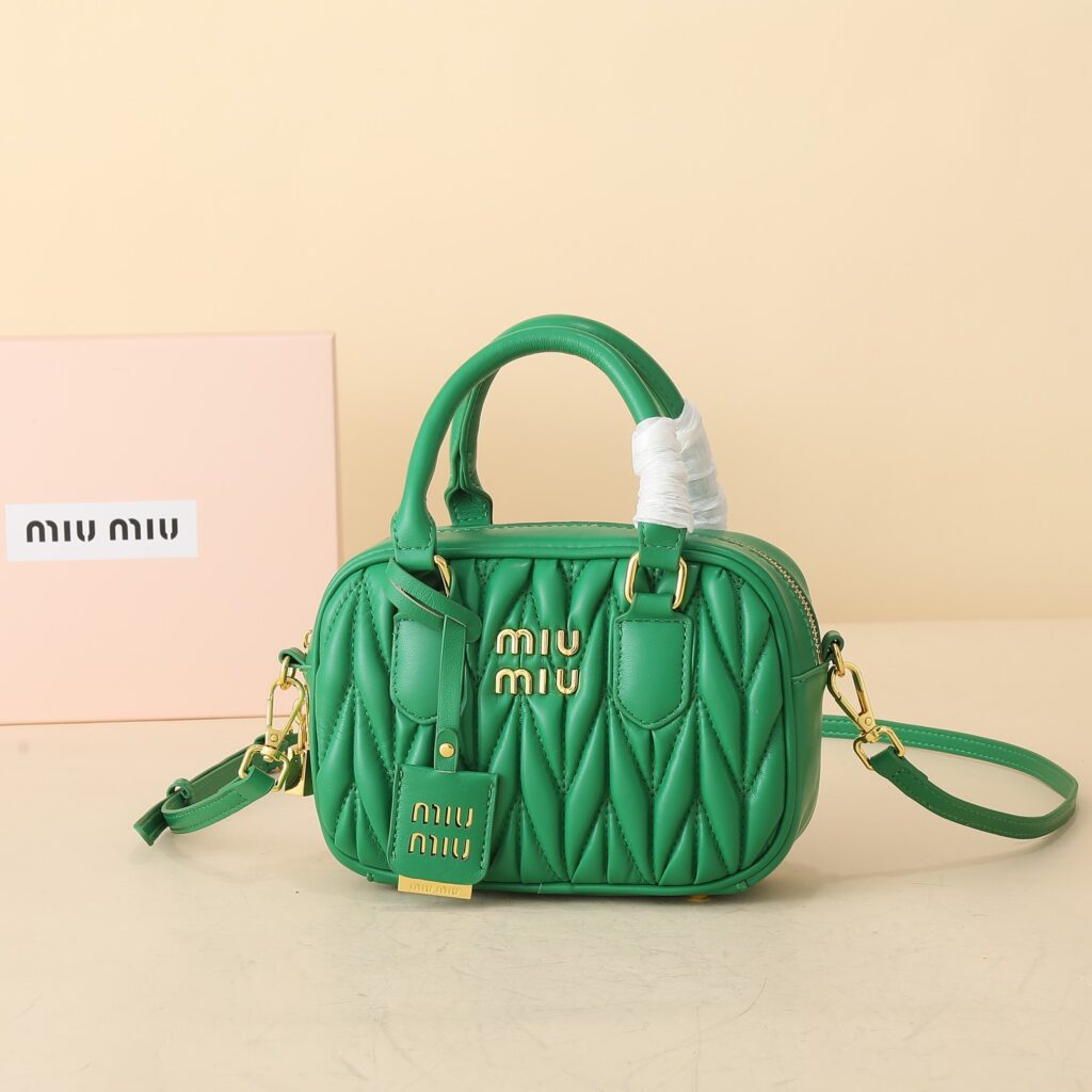 ミュウミュウ アルカディ マテラッセレザー スモールバッグ「Arcadie Bag」
