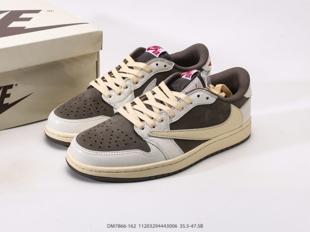 【日本未発売モデル】Travis Scott x Air Jordan 1 Retro Low OG SP スニーカー「Nike コラボモデル」