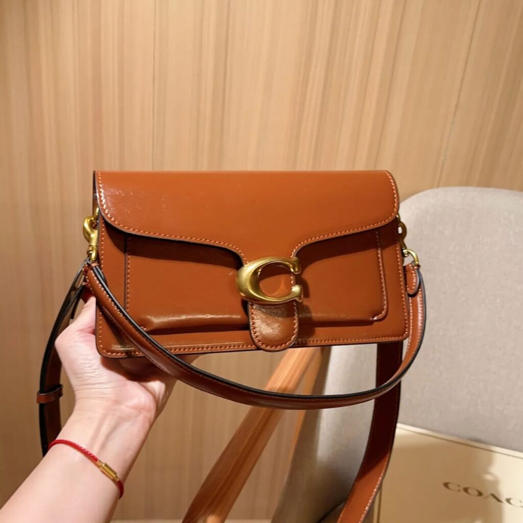 コーチ「Coach」Tabby オイルドレザー ショルダーバッグ