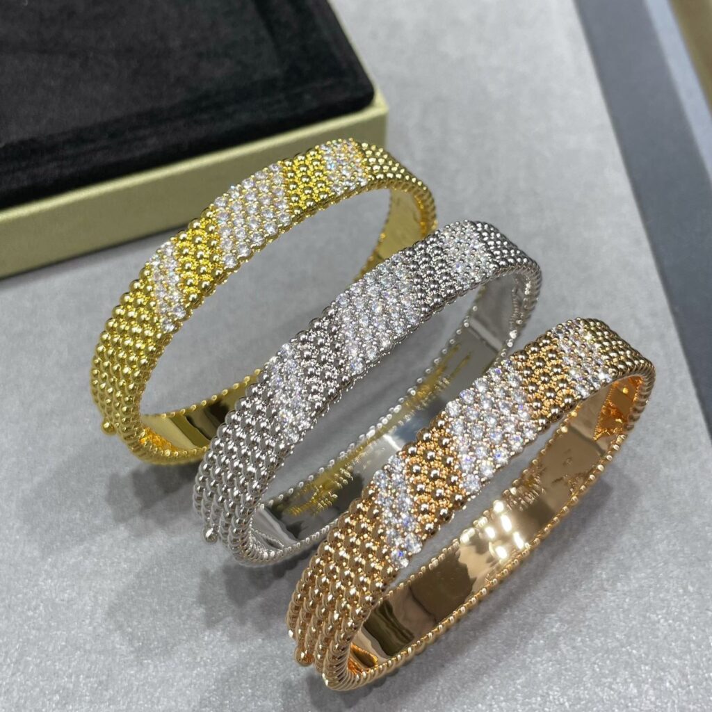 ヴァン クリーフ&アーペル「Van Cleef & Arpels」Perlée™ Clovers ダイヤモンド ブレスレット17cm