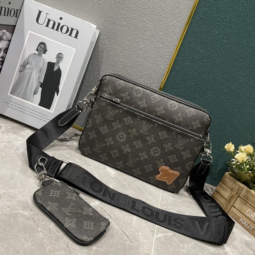 ルイ・ヴィトン「Louis Vuitton」新作 Trio メッセンジャーバッグ