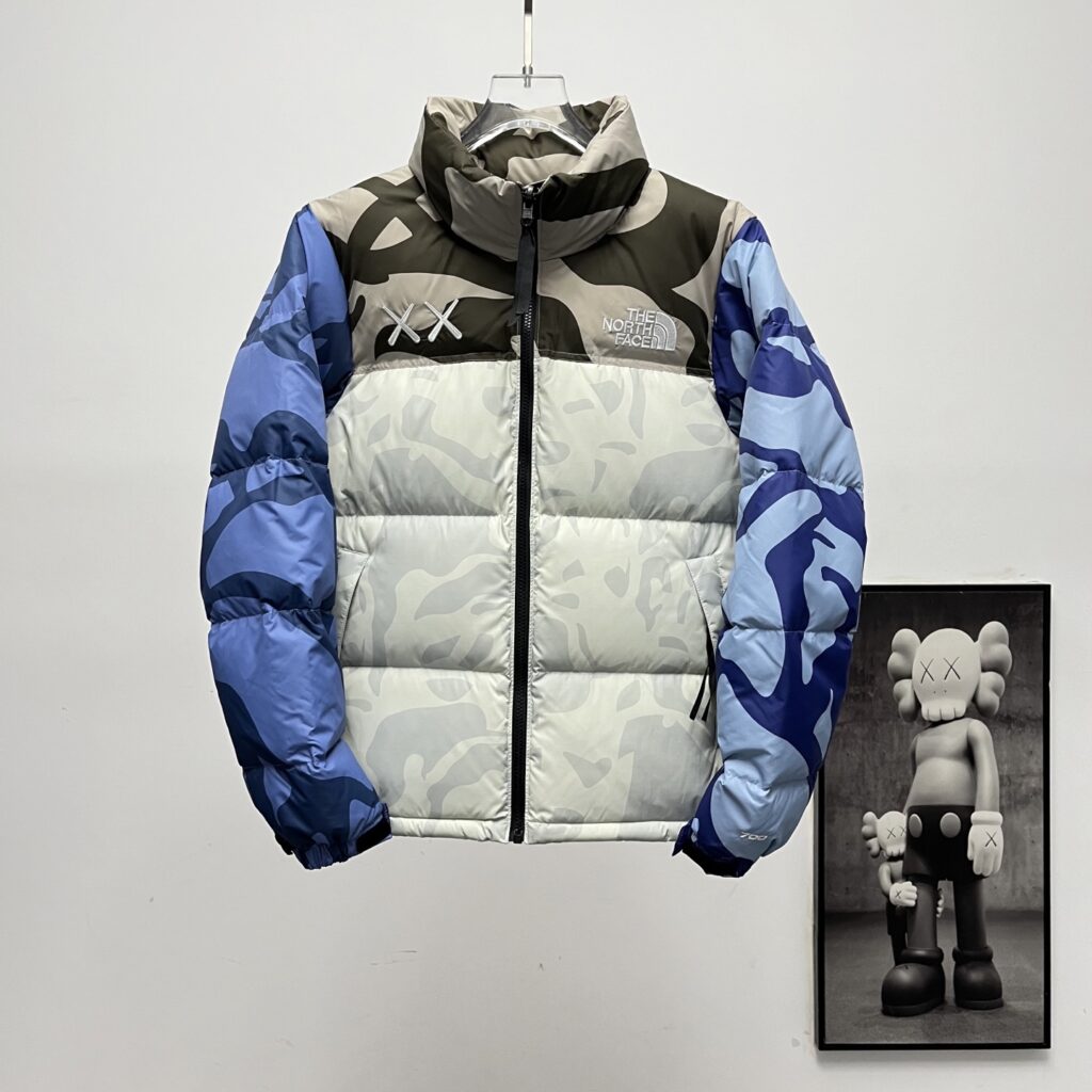 ザ・ノースフェイス XX KAWS 夢のコラボレーション ファッションフーディダウンジャケット 男女兼用
