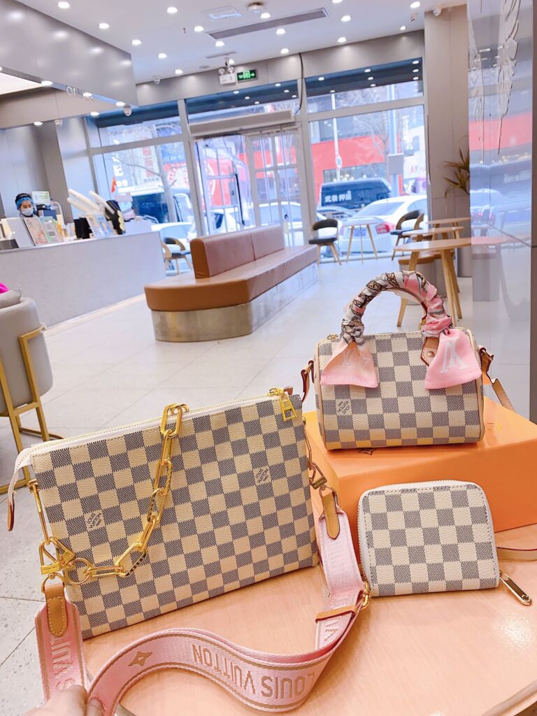 「ルイ・ヴィトン」LOUIS VUITTON ダミエ・アズール チェーン付きポーチ＋ミニボストンバッグ＋コインケース 3 点セット 限定セール 大人気販売中
