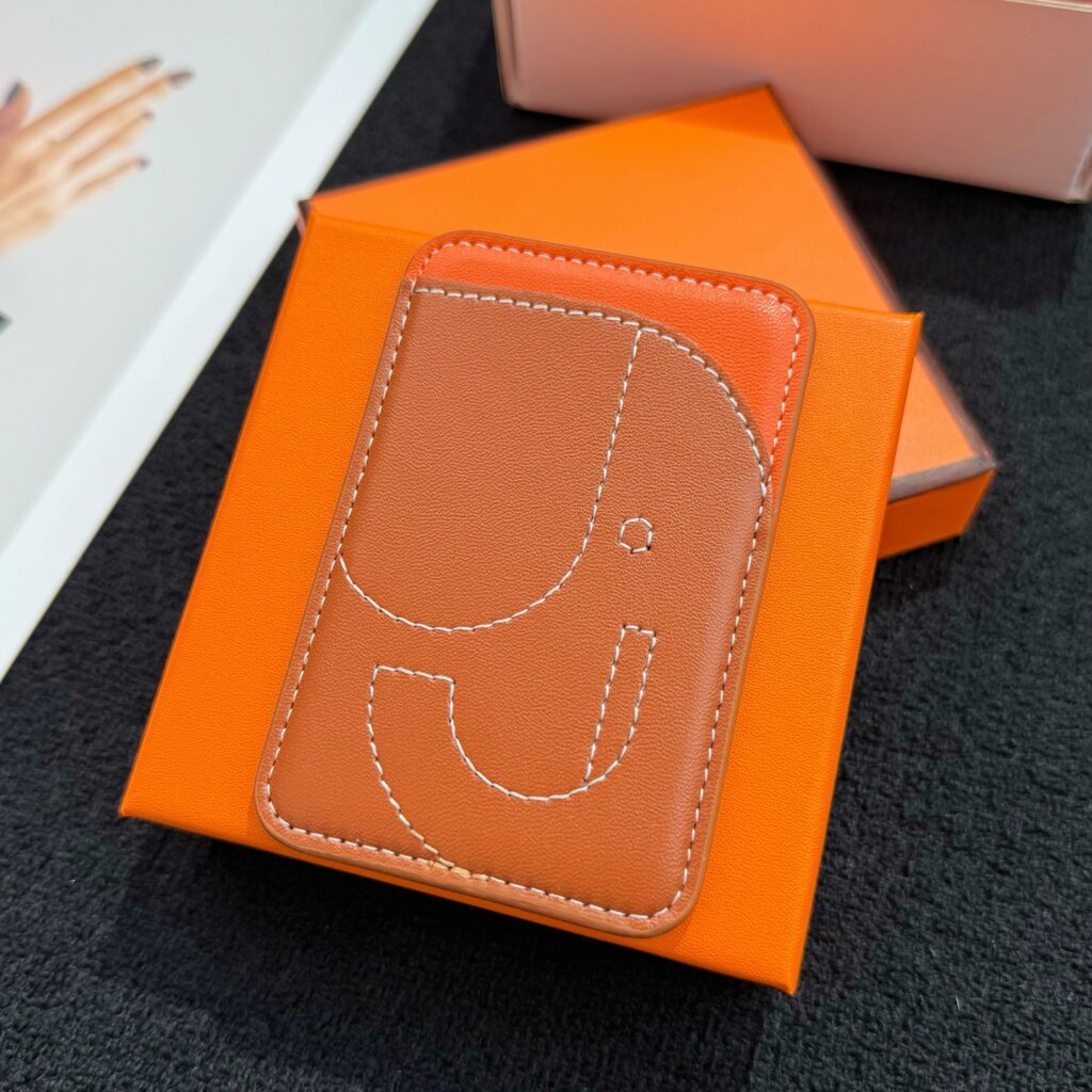 【限定新入荷】エルメス Cheval MagSafe 本革カードケース「12 シリーズ以降全 iPhone 対応」