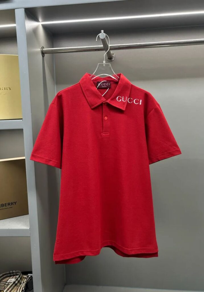 グッチ Gucci 新しい位置合わせプリントのシャツ