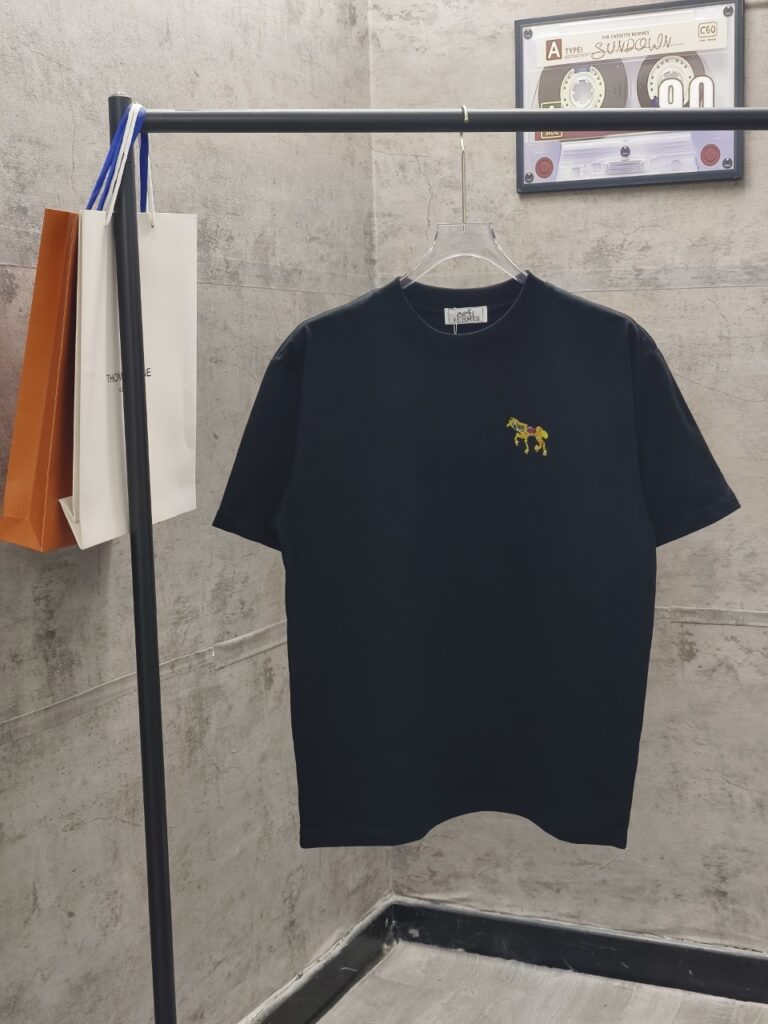 エルメス「Hermès」 クルーネックTシャツ 軽やかな着心地 春夏新作