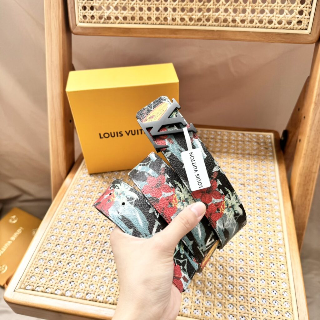 ルイ・ヴィトン「Louis Vuitton」ベルト･LV イニシャル 40MM