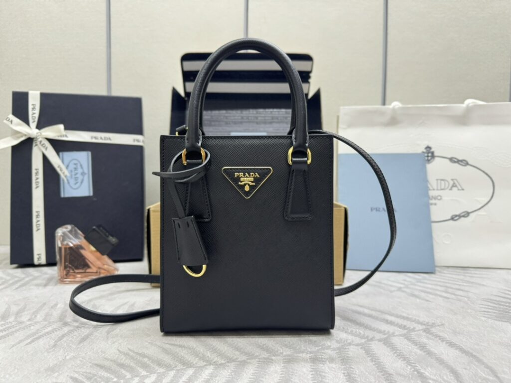 プラダ「Prada」サフィアーノ ミニトートバッグ