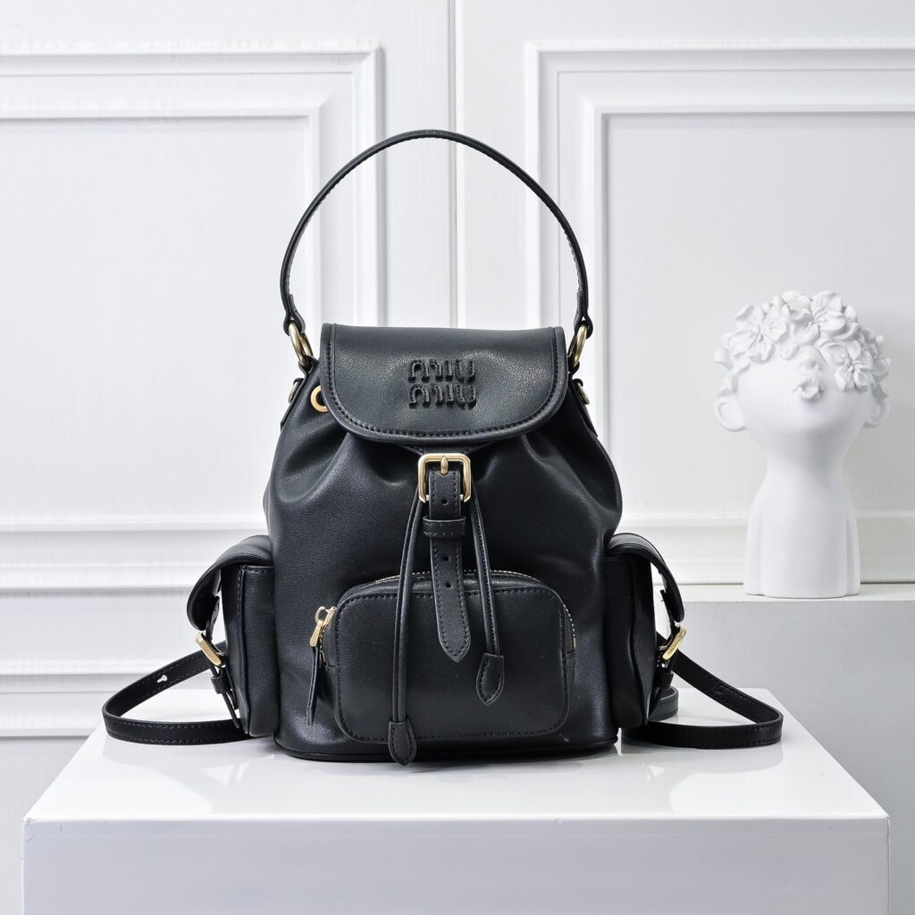 ミュウミュウ アルカディ レザー ミディアムバックパック「Arcadie Bag」