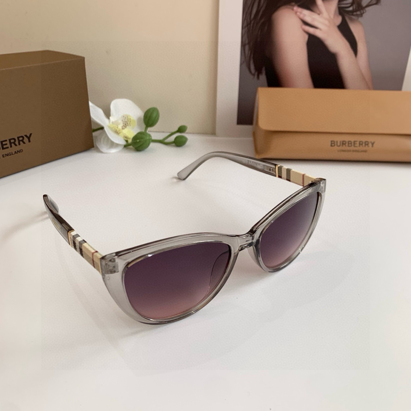 【店頭新登場】Burberry ブリティッシュデザインサングラス「アウトドア適合」