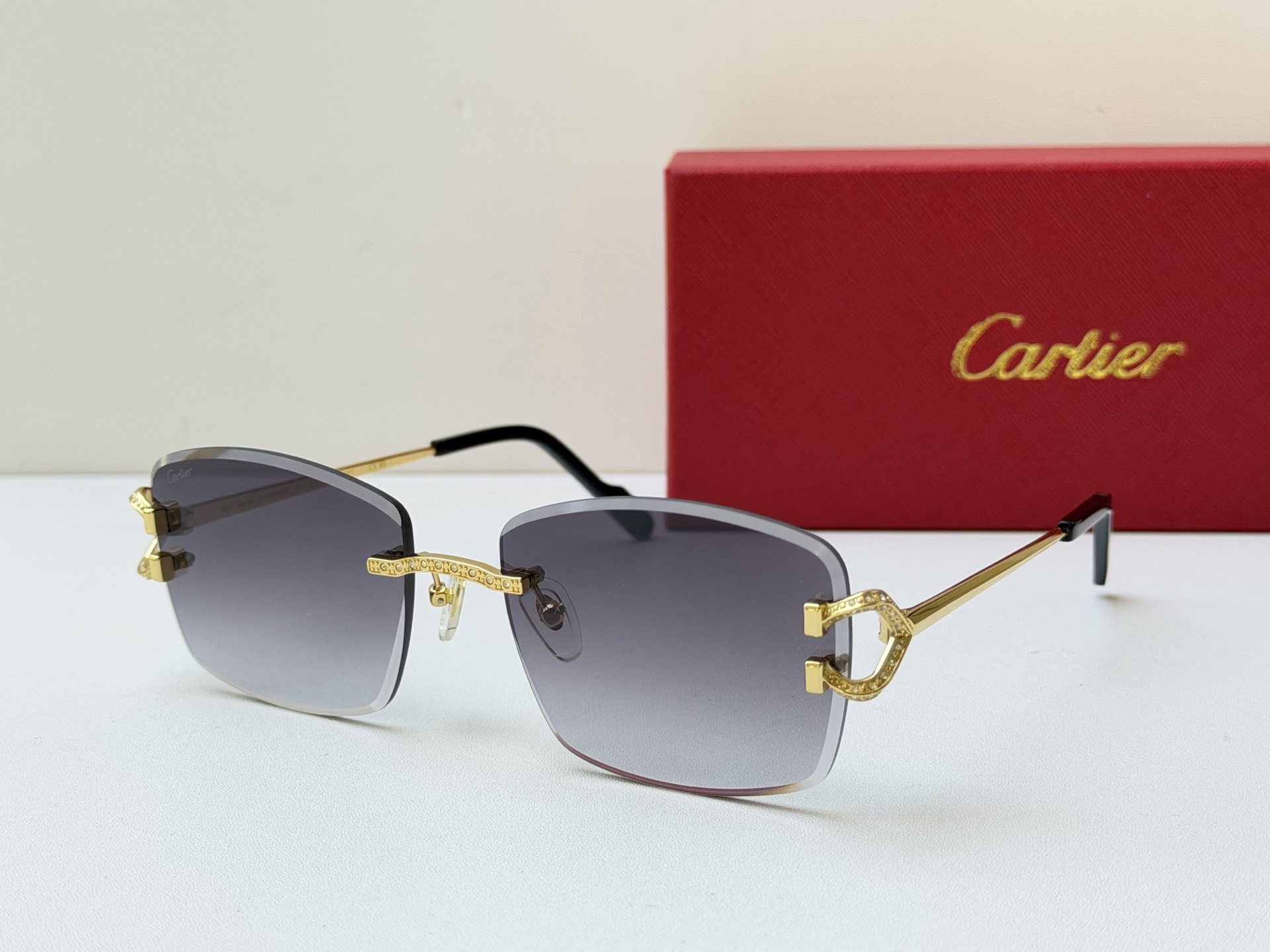 【高級品入庫】Cartier クラシカル貴族風サングラス「上質フレーム」