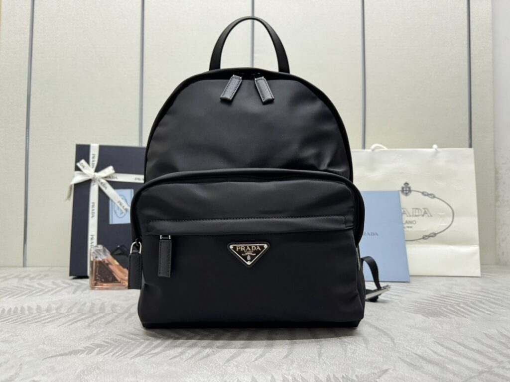 プラダ「Prada」 サフィアーノ＆ナイロン バックパック