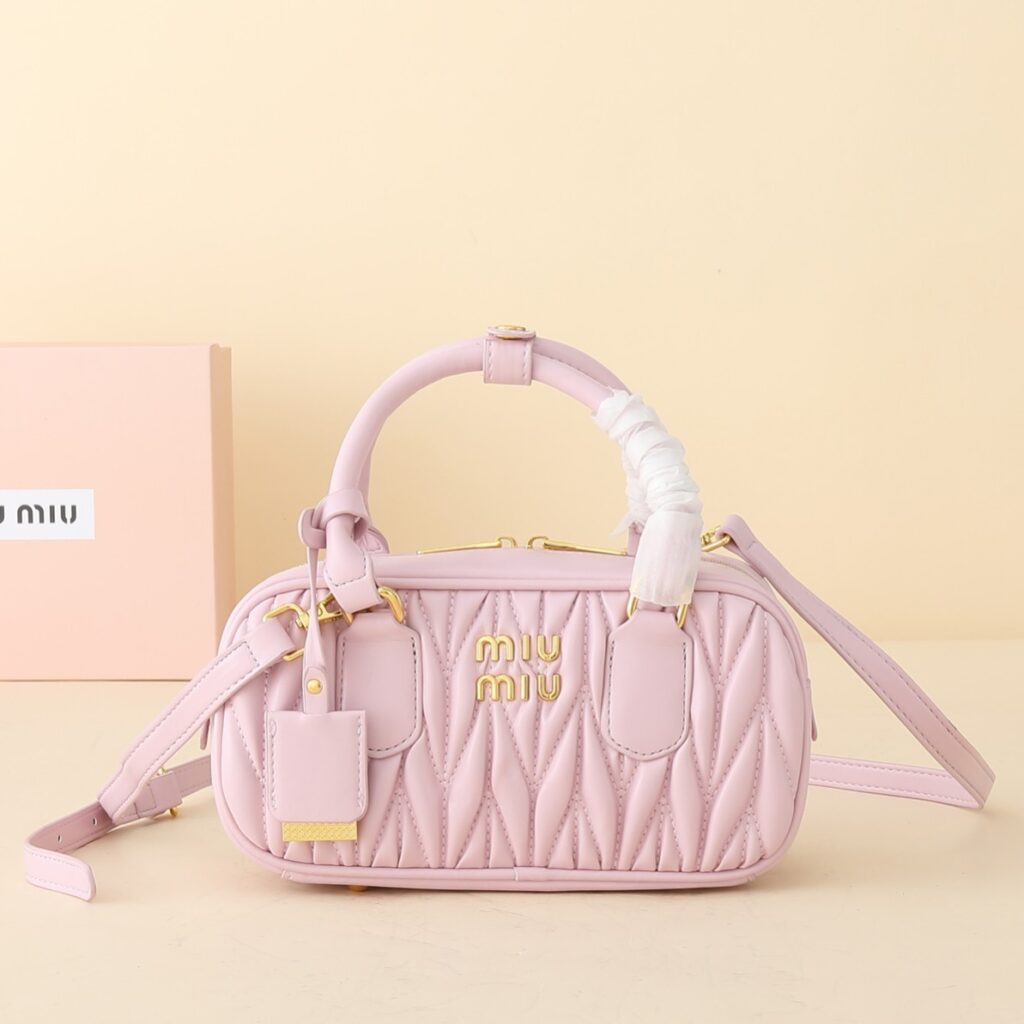 ミュウミュウ アルカディ マテラッセレザー レギュラー/ラージバッグ「Arcadie Bag」