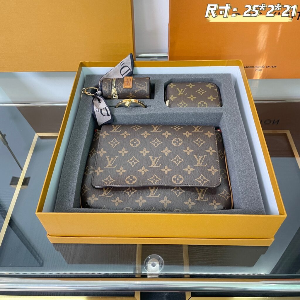 「ルイ・ヴィトン」Louis Vuitton ショルダーバッグ＋ポーチ＋チャーム＋ブレスレット ギフトセット 限定セール 大人気販売中