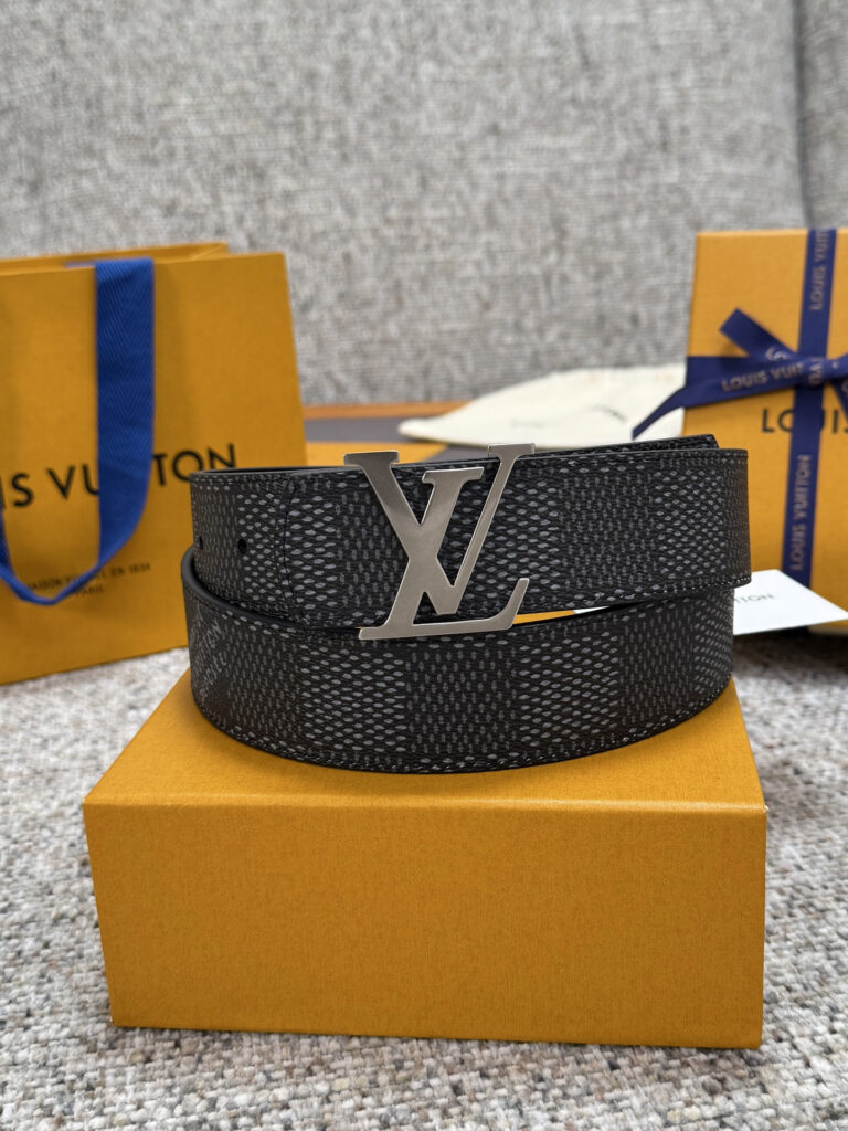 【新商品入荷】Louis Vuitton クラシックハイクオリティベルト「全長約 100cm」