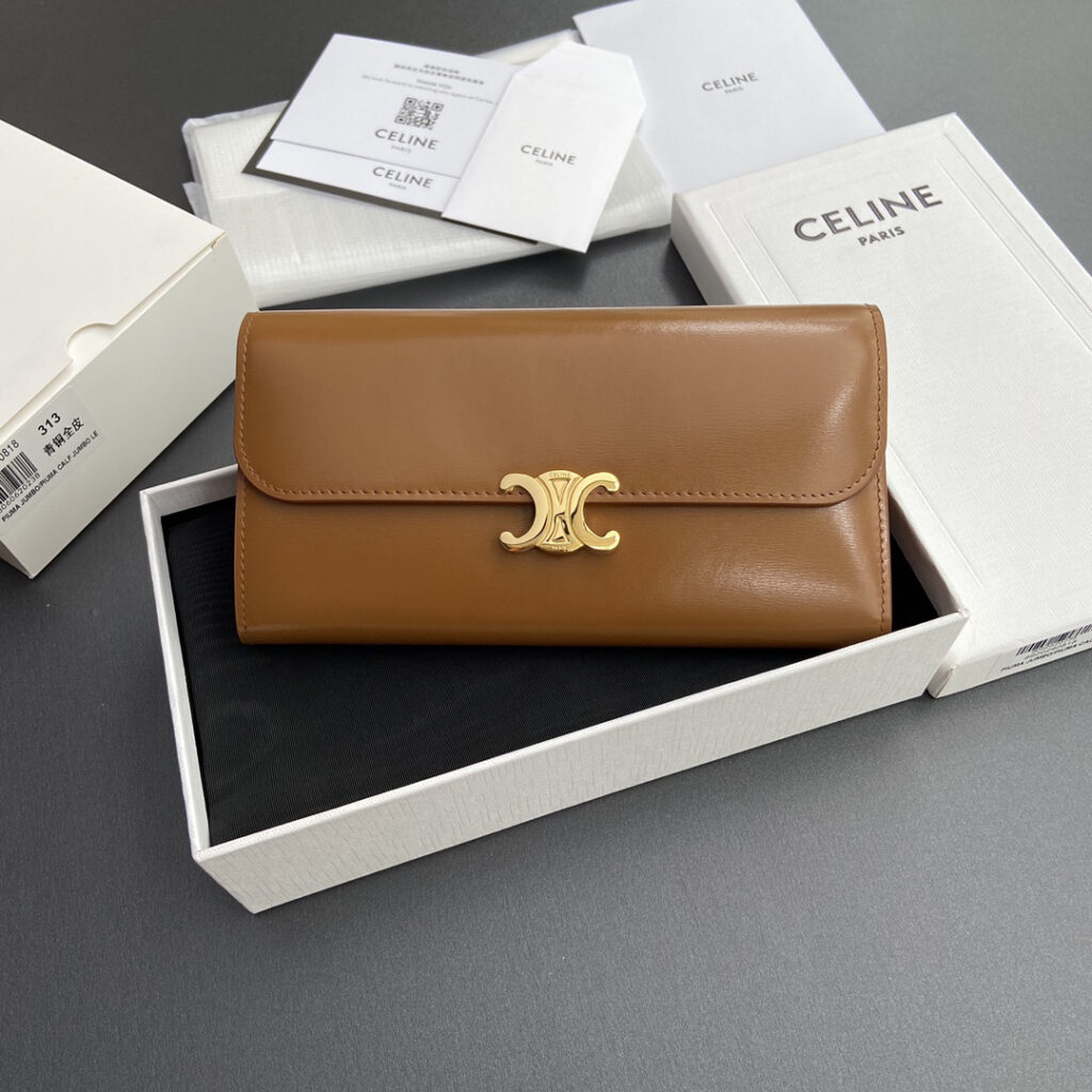 セリーヌ「Celine」TRIOMPHE光沢牛革財布