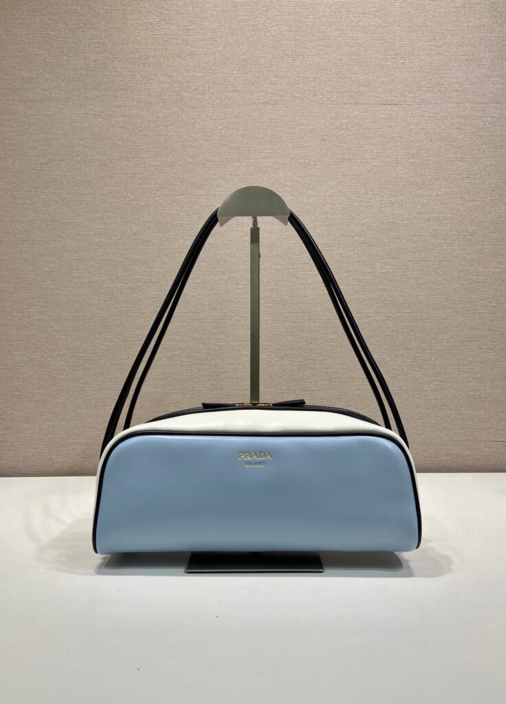 プラダ「Prada」レザーショルダーバッグ