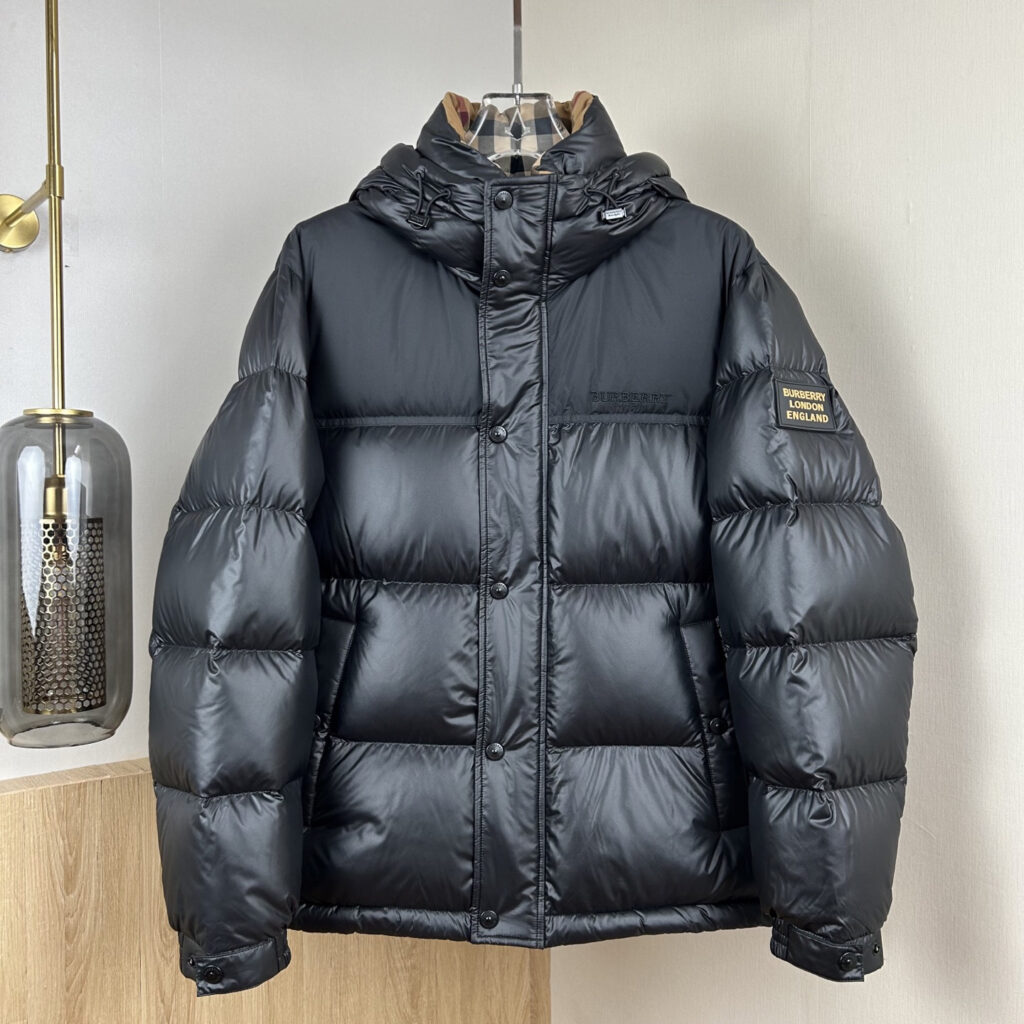 バーバリー「Burberry」秋冬フード付きダウンジャケット