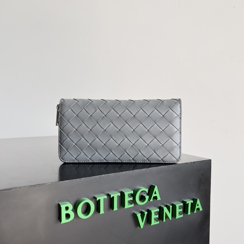 ボッテガ?ヴェネタ「Bottega Veneta」 カセット ロングウォレット