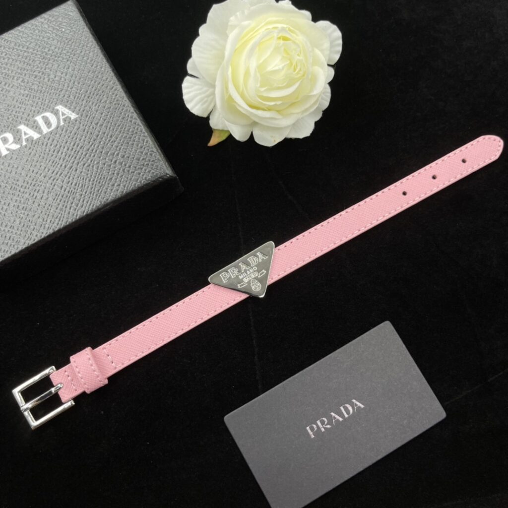 プラダ「Prada」プラダ ブラッディッド ナッパレザー ブレスレット メンズアクセサリー