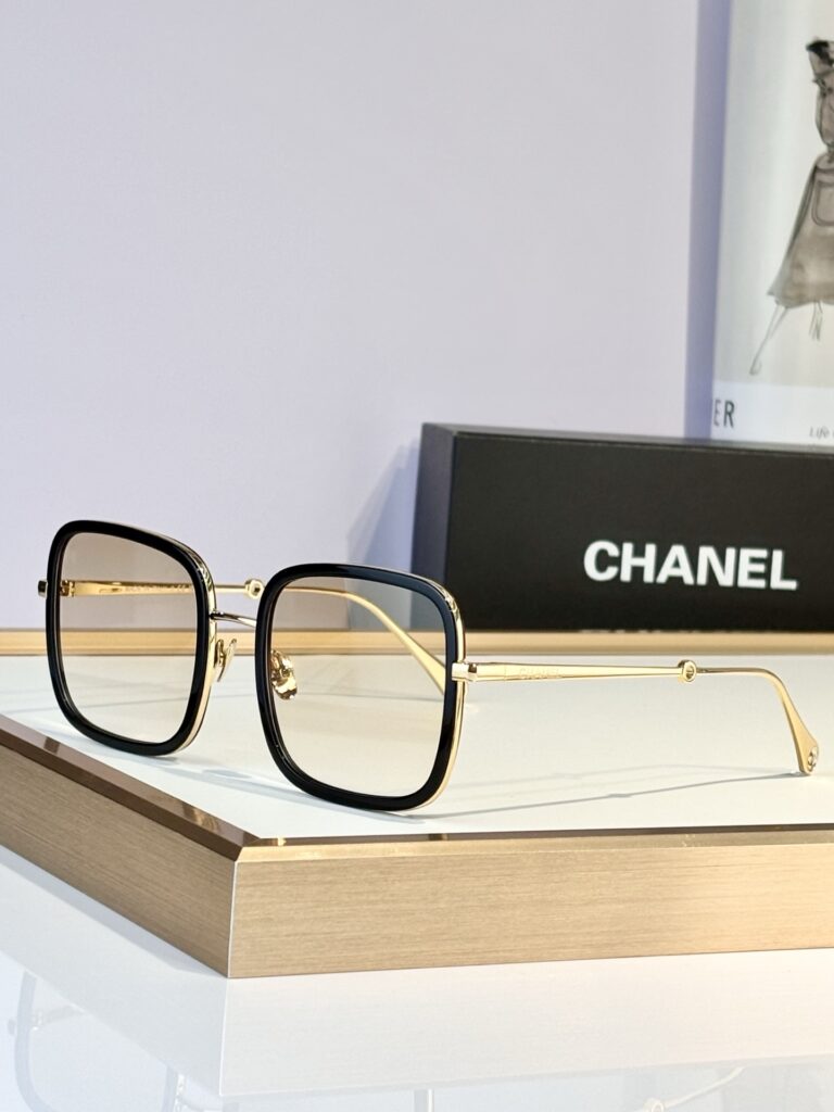【新作到着】Chanel ハイセンスデザインサングラス「遮光レンズ搭載」