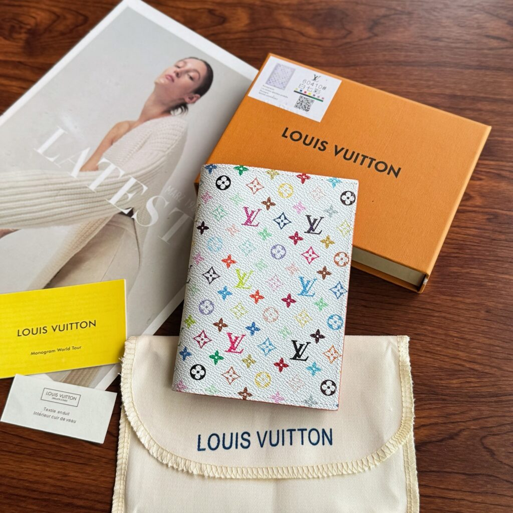 ルイ・ヴィトン「LV x TM」パスポートカバー クーヴェルテュール･パスポール