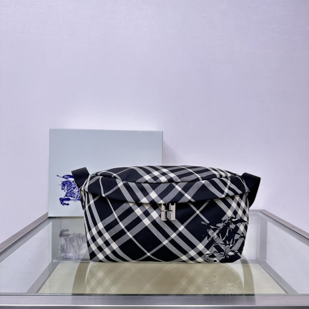 バーバリー「Burberry」ナイト ウェストバッグ
