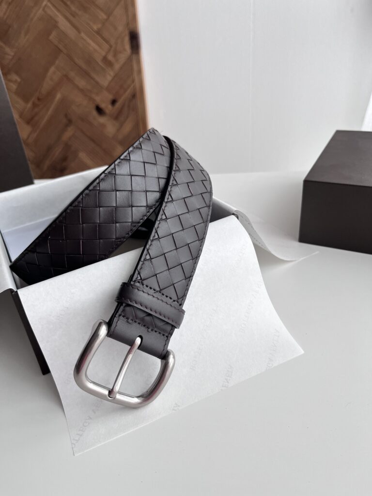 【ブランド品入庫】Bottega Veneta 上質素材ラグジュアリーベルト「全長約 100cm」
