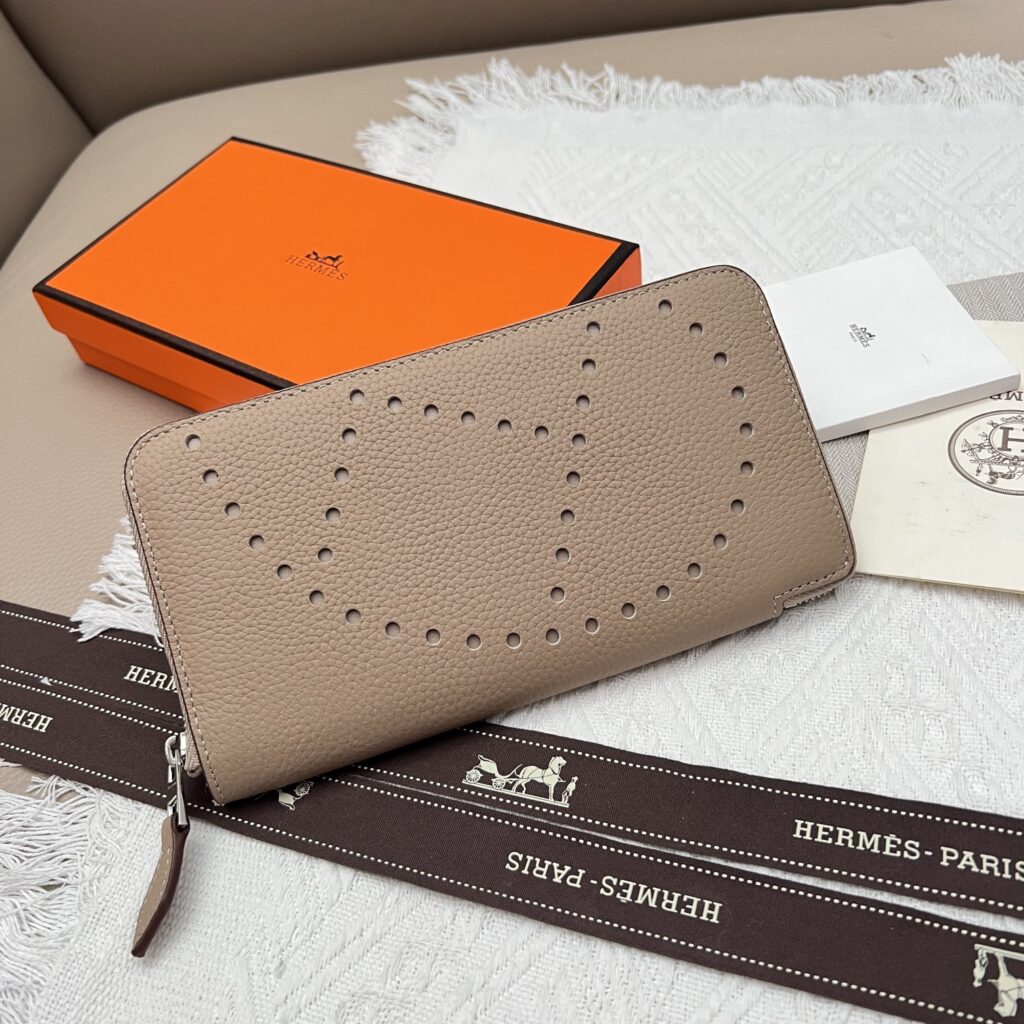 エルメス エヴリンヌ ロング ジップウォレット「Evelyne Wallet」