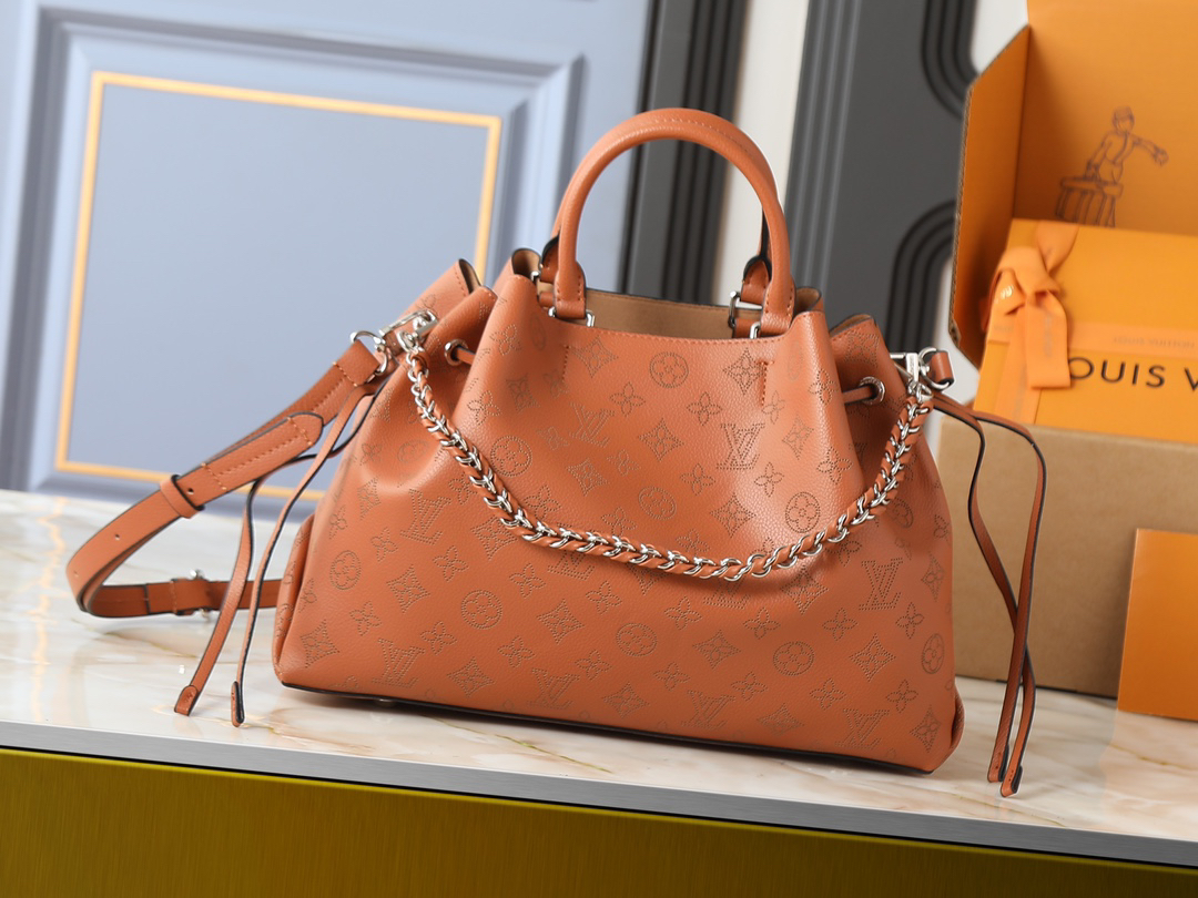 ルイ・ヴィトン ベラ・トート マヒナ子牛革「Bella Tote」