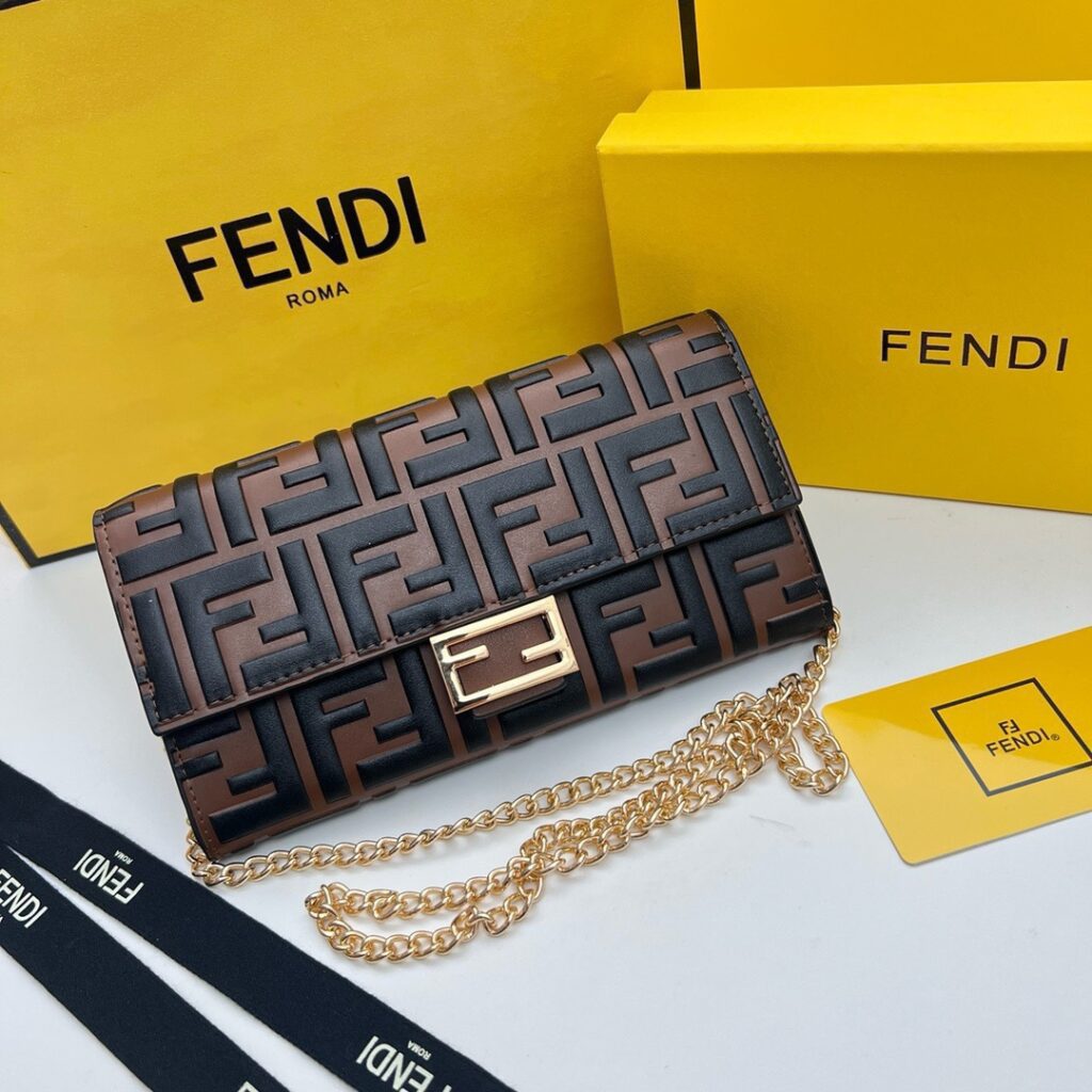 フェンディ「Fendi」FF柄クロスボディバッグ