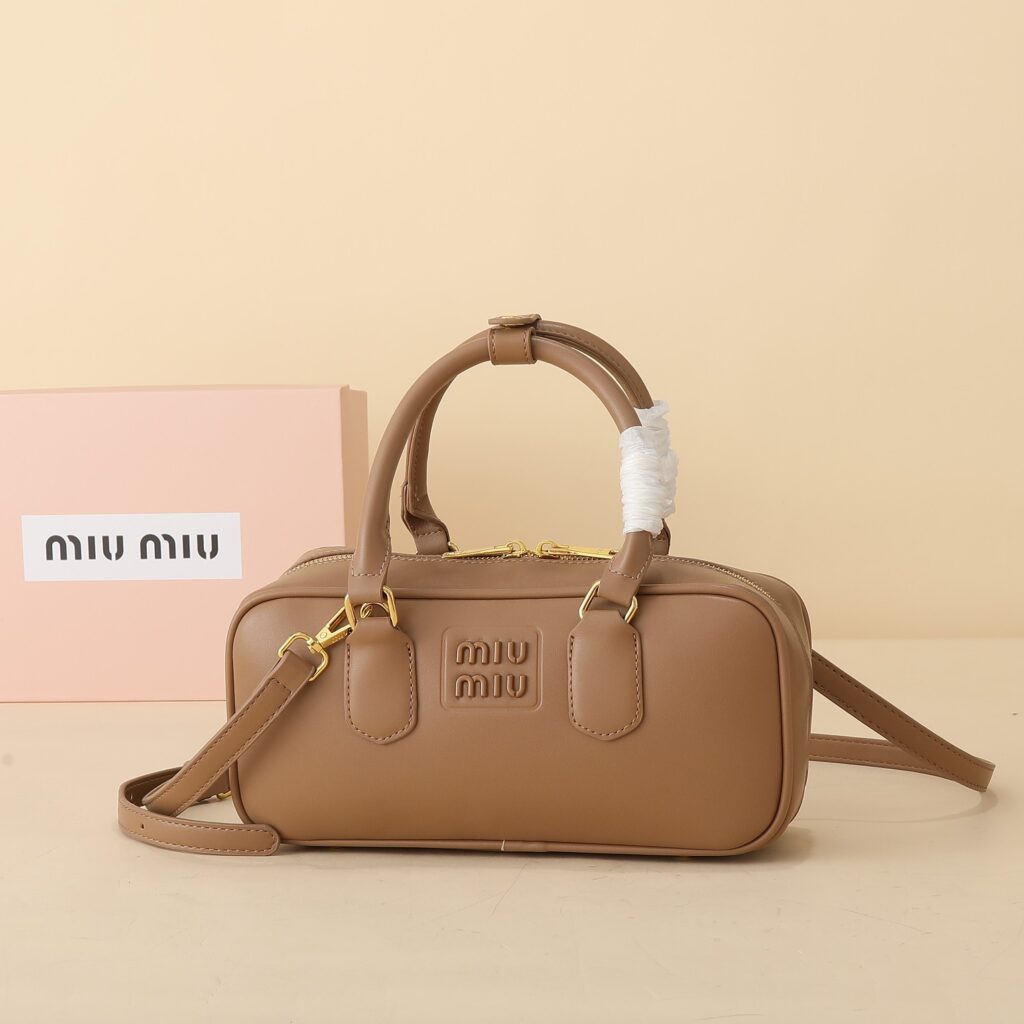 ミュウミュウ アルカディ レザー ラージバッグ「Arcadie Bag」