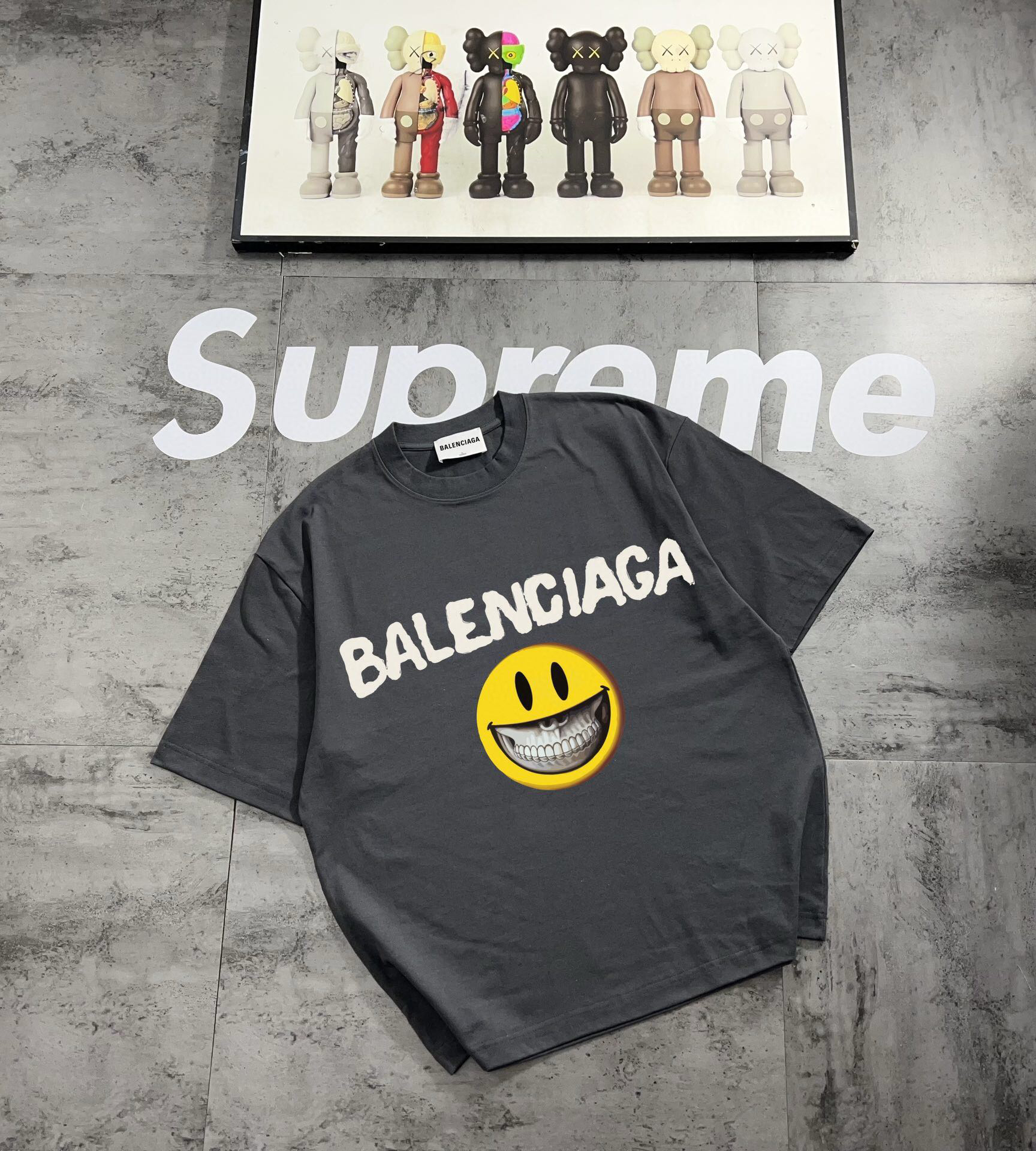 バレンシアガ Balenciaga バレンシアガ Balenciaga レトロカップルプリント半袖