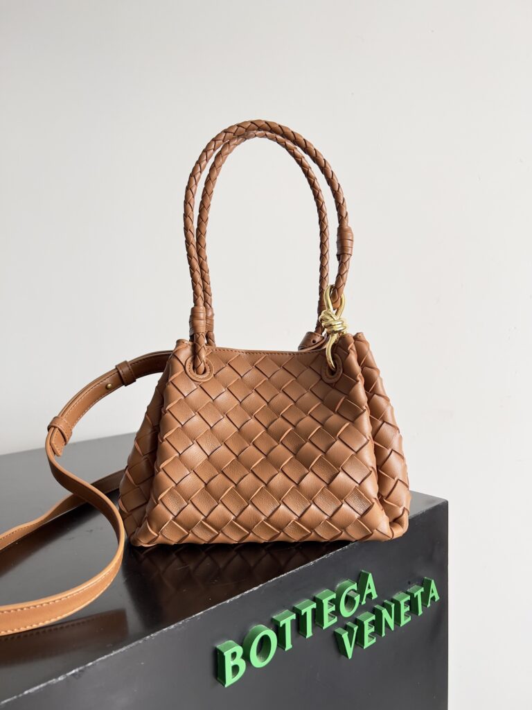ボッテガ・ヴェネタ「Bottega Veneta」Andiamo バッグ
