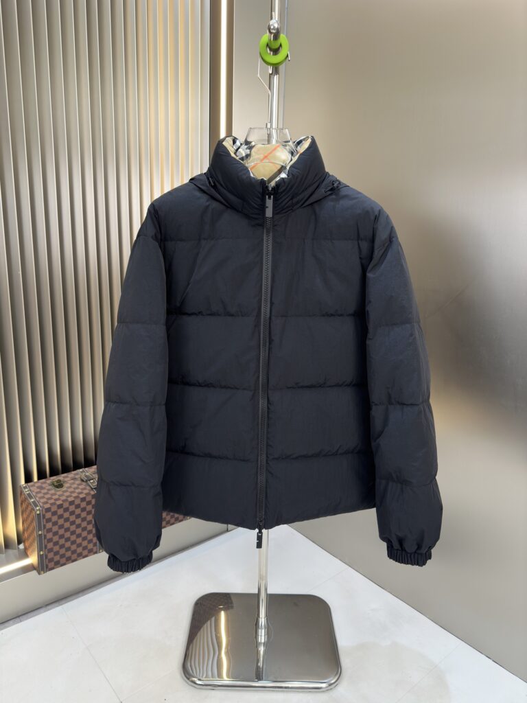 バーバリー「Burberry」25FW リバーシブル ダウンジャケット