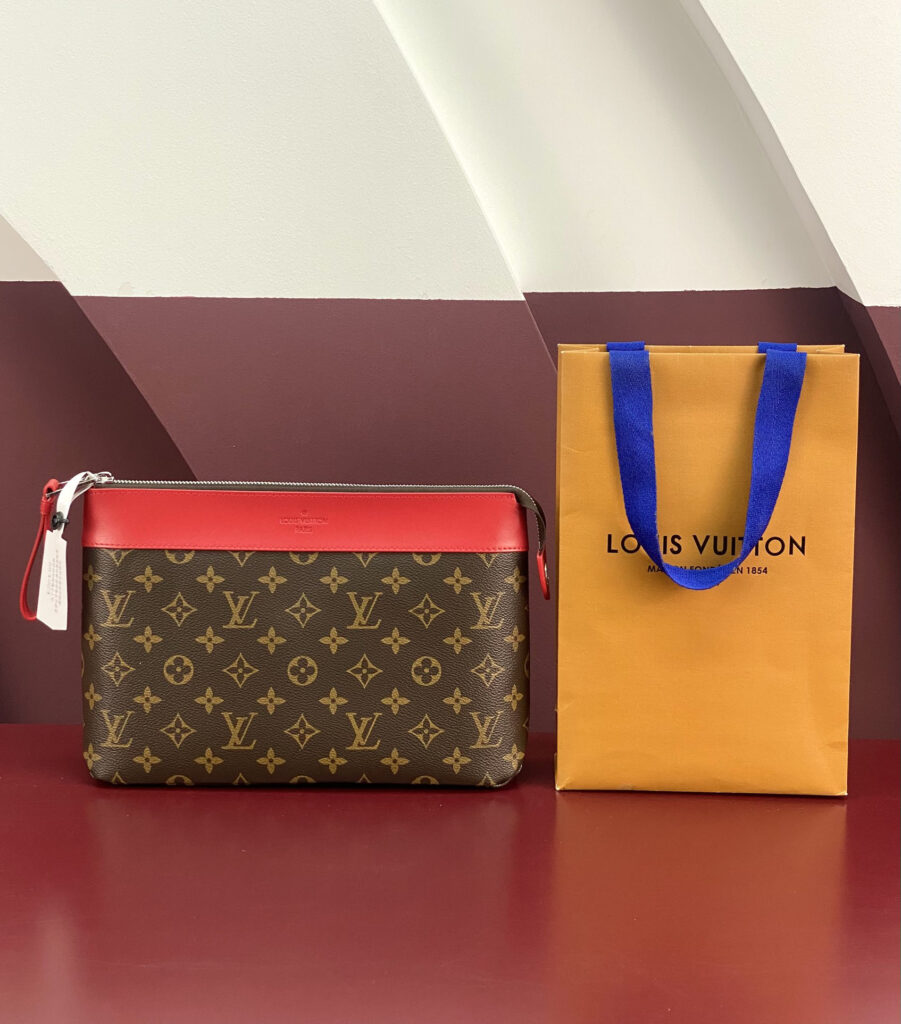 ルイ・ヴィトン「Louis Vuitton」ポシェット･ヴォワヤージュ スープル