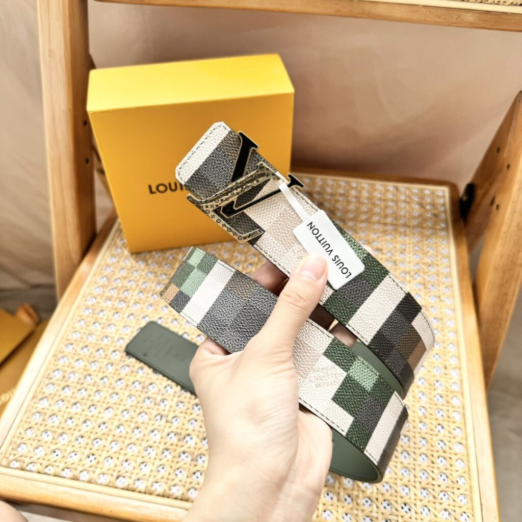 ルイ・ヴィトン「Louis Vuitton」ベルト･LV イニシャル 40MM