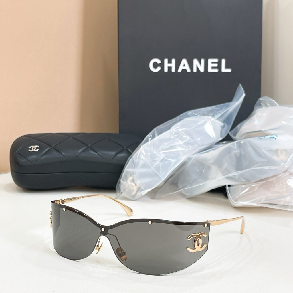 【新作到着】Chanel ハイセンスデザインサングラス「遮光レンズ搭載」