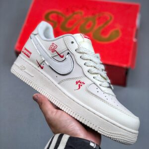 ナイキ エア フォース 1 トレンドスニーカー「Supreme 限定コラボモデル」