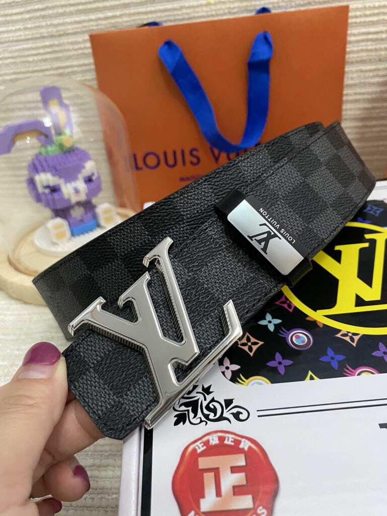 【新商品入荷】Louis Vuitton クラシックハイクオリティベルト「全長約 100cm」