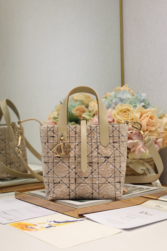 ディオール「Dior」Toujours ハンドバッグ トランペット（刺繍）